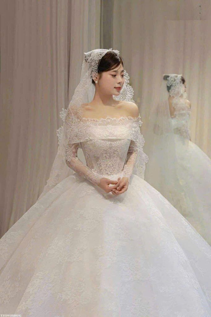 Váy ngày cưới VIP ngoài gói