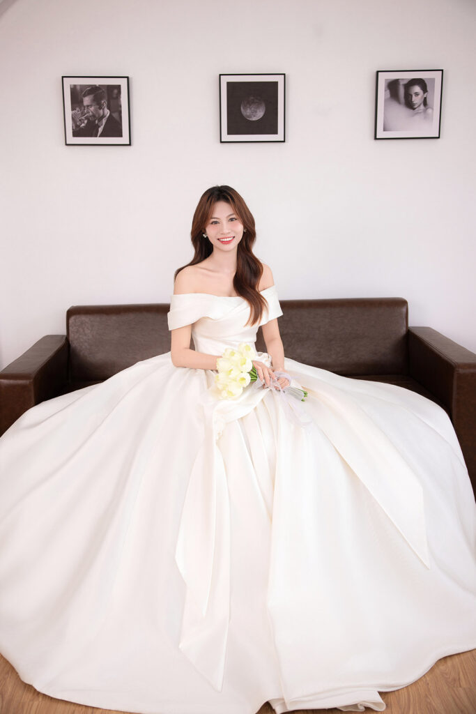 Bạn có một lời mời đám cưới của Hòa ❤ Long