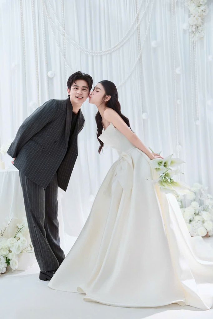 Concept dải lụa trắng tại Studio